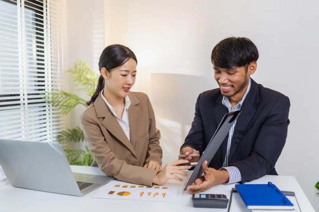 Consultant explaining financial data to a client during a discussion on how to hire an accountant for taxes in Singapore